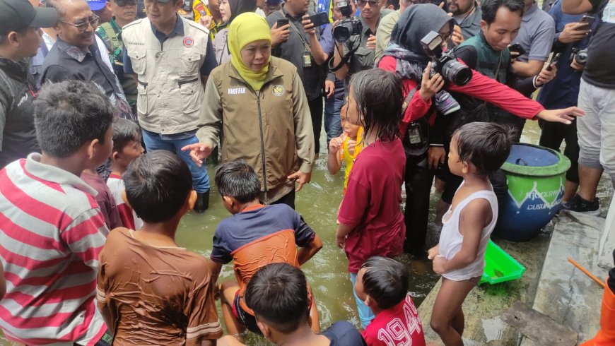 Banjir Rendam Ribuan Rumah di Lamongan, Khofifah Instruksikan Normalisasi Kanal Sungai Segera Dilakukan