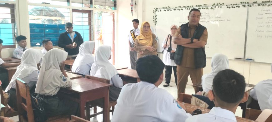 Bupati Rio Kampanyekan Kesadaran Ekologis, Siap Keliling Sekolah di Situbondo