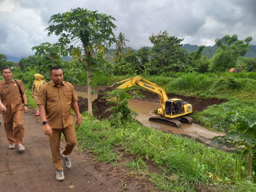 Bupati Situbondo Turun Tangan Normalisasi Sungai Kendit Meski Bukan Kewenangan Daerah