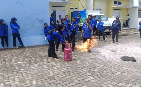 Peningkatan Kapasitas SDM, Tim SPPG Pujer Ikuti Sosialisasi Proteksi Kebakaran dari Damkar Bondowoso