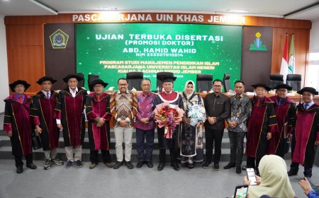 Bupati Bondowoso Raih Gelar Doktor, Tawarkan Konsep Baru Pembiayaan Pesantren