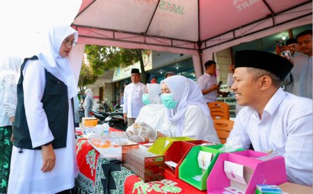 Bupati Banyuwangi Instruksikan Puskesmas dan Labkesda Rutin Cek Makanan di Puluhan Pasar Takjil Ramadan