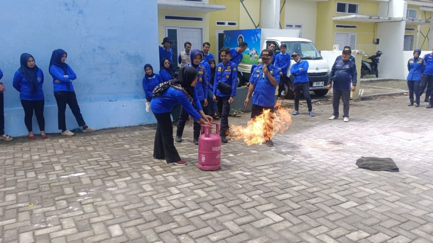 Peningkatan Kapasitas SDM, Pekerja SPPG Mangli Ikuti Sosialisasi Proteksi Kebakaran dari Damkar Bondowoso