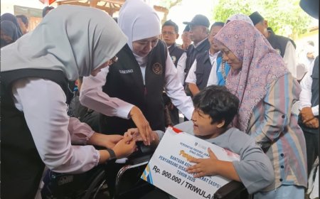Berkah Ramadan, Gubernur  Jatim Khofifah Indar Parawangsa Salurkan Berbagai Bansos dan Tali Asih untuk Warga Banyuwangi