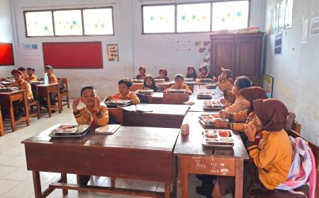 Cerita Guru Senior SDN Bondowoso soal Program MBG di SPPG Tumpeng: Anak Giat Sekolah, Wali Murid Hemat