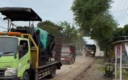 Aktivitas Truk Proyek Pembangunan Sekolah Rakyat Dikeluhkan Warga Muncar, Sonny T. Danaparamita Soroti Dampak Debu