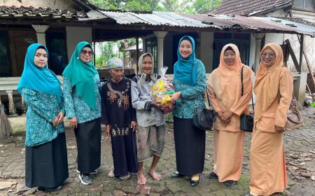 Nenek Rahmatil Korban Puting Beliung Situbondo Dapat Perhatian Bupati dan PKK