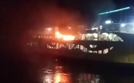 Diduga Korsleting Listrik, Dek 2 KMP Portlink VII Terbakar di Dermaga Pelabuhan Peyeberangan Ketapang Banyuwangi