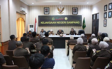 Pererat Silaturahmi, Kajari Sampang Halalbihalal Bersama Pers dan LSM