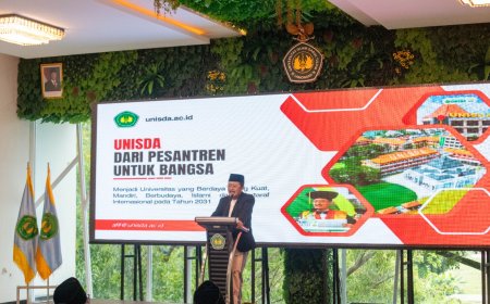 Suasana presentasi program pascasarjana Universitas Islam Darul Ulum yang menampilkan visi kampus “Dari Pesantren untuk Bangsa”, sebagai bagian dari upaya menarik minat mahasiswa magister dan doktoral.
