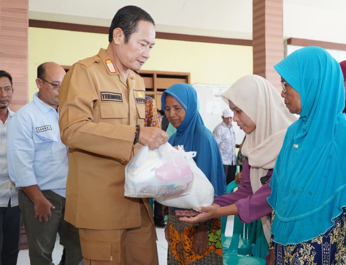 Pemkab Lamongan Salurkan 54 Ton Beras dan Ribuan Sembako Korban Banjir