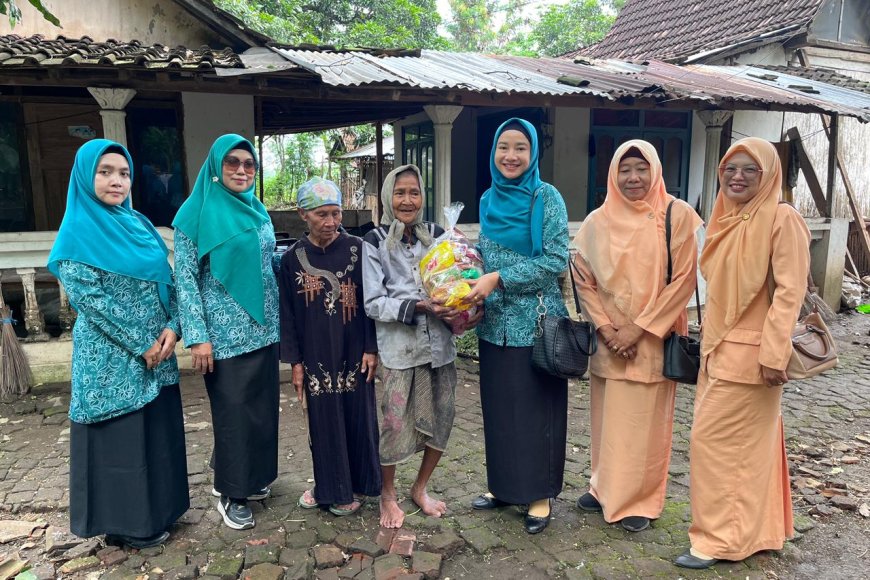 Nenek Rahmatil Korban Puting Beliung Situbondo Dapat Perhatian Bupati dan PKK