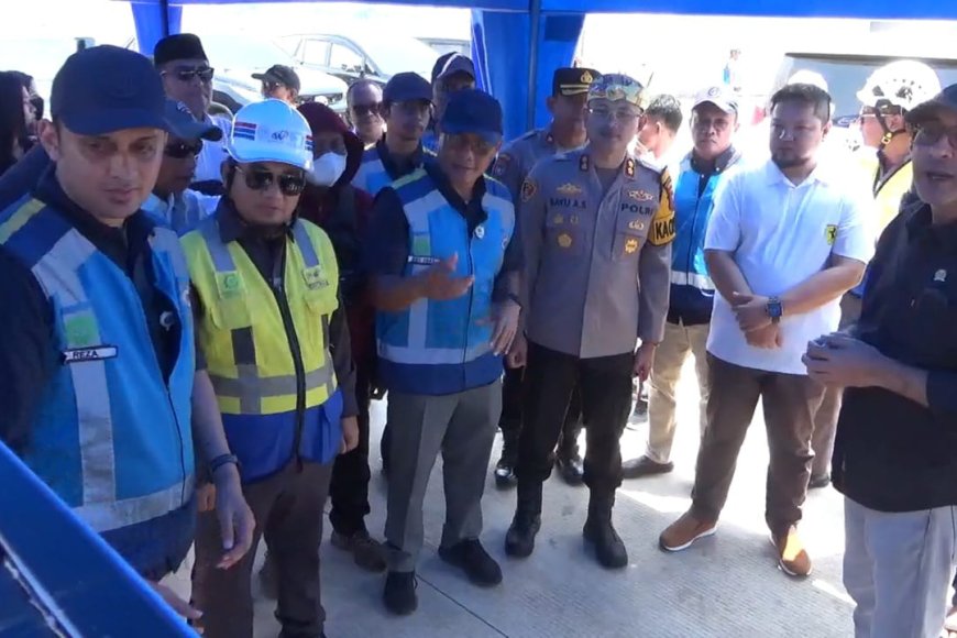 Nashim Khan Cek Tol Situbondo Barat, Pastikan Kesiapan Arus Mudik Lebaran