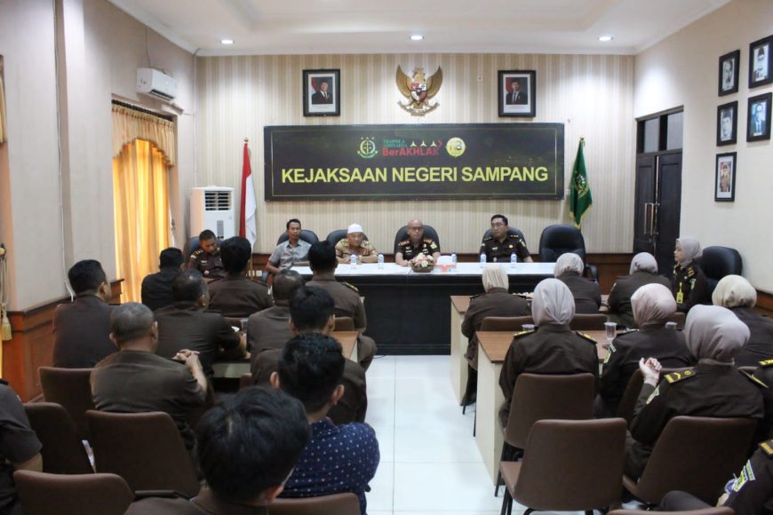 Pererat Silaturahmi, Kajari Sampang Halalbihalal Bersama Pers dan LSM