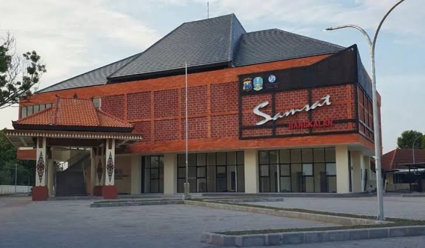 Samsat Bangkalan Tegaskan Parkir Dikelola Pihak Ketiga, Bukan Oknum