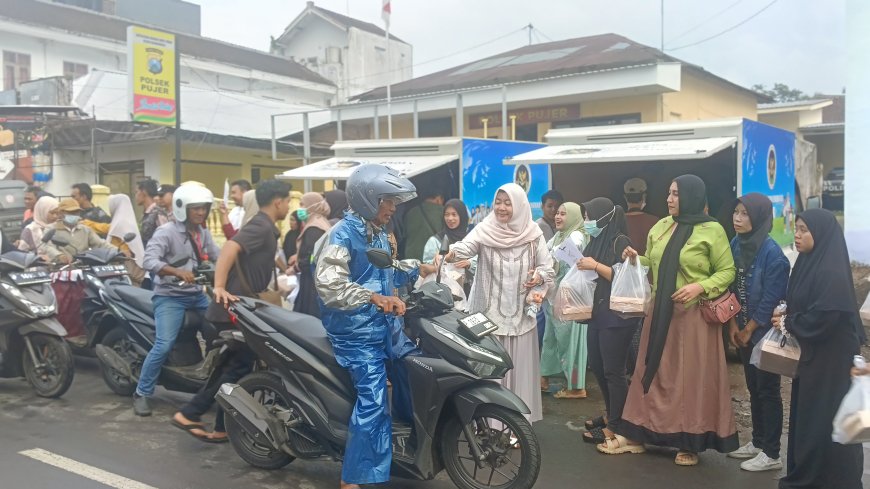 SPPG Mangli Pujer Berbagi Berkah Ramadan, 300 Paket Nasi Takjil Dibagikan ke Warga