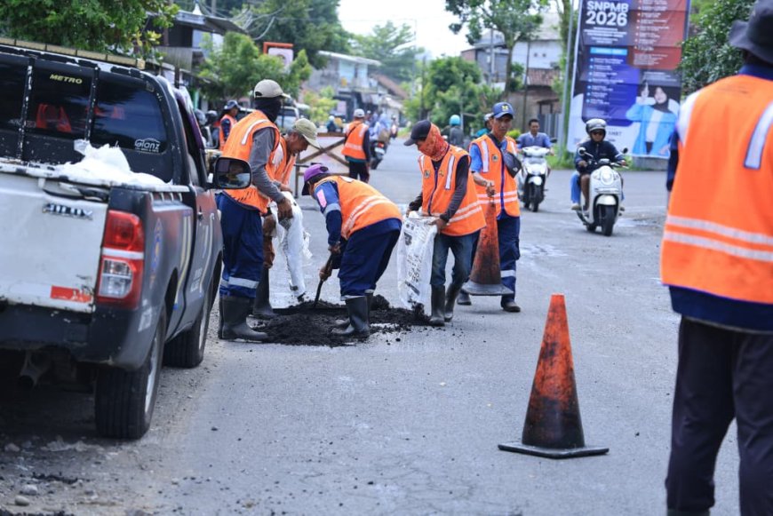 Perbaikan Jalan Dikebut Jelang Lebaran, Sejumlah Ruas di Jember Ditambal