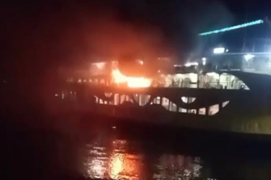 Diduga Korsleting Listrik, Dek 2 KMP Portlink VII Terbakar di Dermaga Pelabuhan Peyeberangan Ketapang Banyuwangi