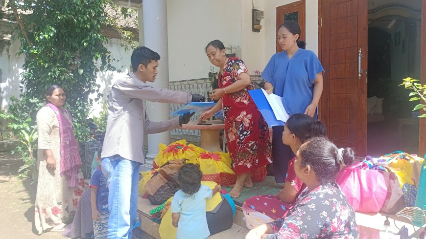 Di Bawah Terik Ramadan, Baiseh Tetap Berjalan 750 Meter Demi Anak Mendapat Makanan Bergizi