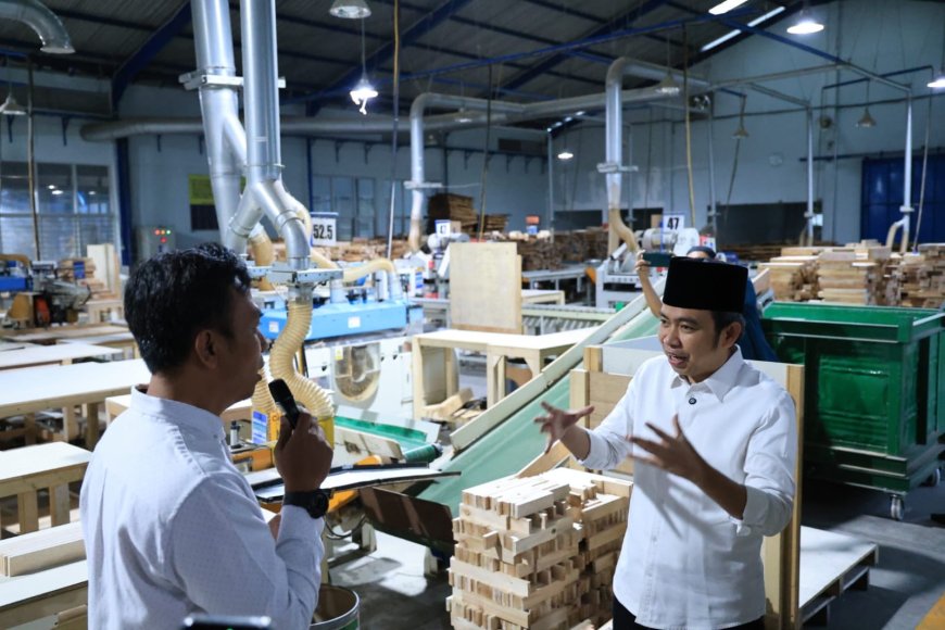 Naik Hiace Saat Kunker ke PT Nankai, Bupati Fawait Contohkan Efisiensi BBM di Jember