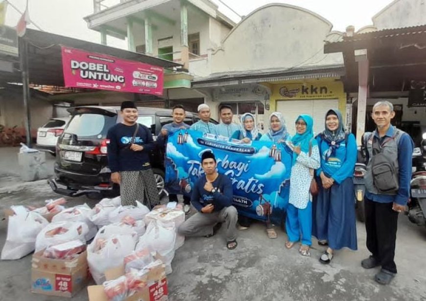 Guru IGI Bangkalan Turun Jalan, Tebar Takjil Ramadhan Penuh Kepedulian