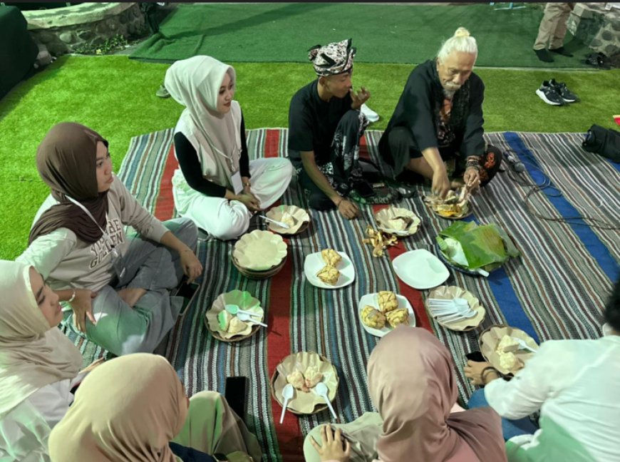 Tradisi Makan Ketupat Masal Warga Boyolangu Banyuwangi, Simbol Kebersamaan dan Rasa Syukur