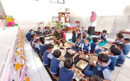 Ribuan Pelajar Pujer Terima MBG Pasca Lebaran dari SPPG Mangli Bondowoso, Menu Sehat Bikin Bahagia