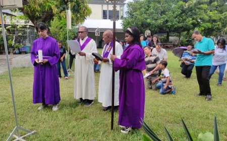 Umat Katolik Lamongan Laksanakan Jalan Salib Khidmat Tebarkan Pesan Kasih