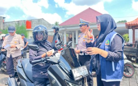 Tingkatkan Kamseltibcar Lantas dan Kepatuhan Pajak, Polsek Genteng bersama Bapenda Jatim Gelar Operasi Skala Besar