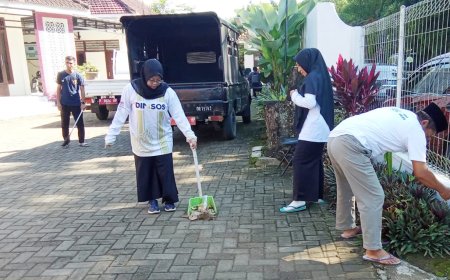Maknai Hari Kartini Lewat Aksi Nyata, Dinsos Jember Bersih Lingkungan