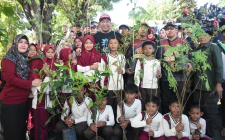 Hari Bumi Sedunia, 20 Ribu Pohon Ditanam, Bupati Situbondo: Menyelamatkan Bumi Harus Dimulai dari Individu