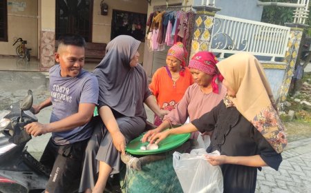 Penjual Ikan Keliling Lamongan Berangkat Haji Setelah Menabung Belasan Tahun