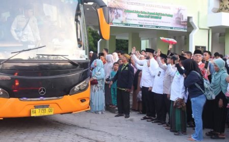 Fadly Amran Lepas 386 Jemaah Haji Padang, Titip Doa Kemajuan Kota