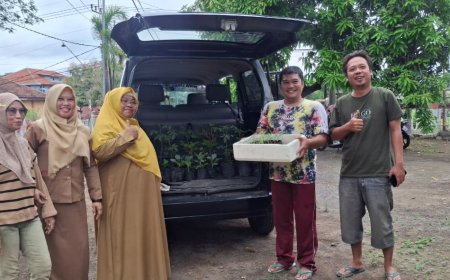 BSI Situbondo Salurkan 100 Bibit Tanaman untuk Edukasi Siswa SMP 1