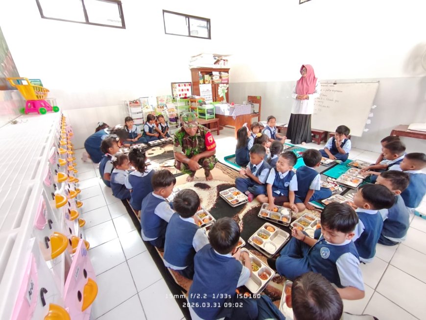 Ribuan Pelajar Pujer Terima MBG Pasca Lebaran dari SPPG Mangli Bondowoso, Menu Sehat Bikin Bahagia