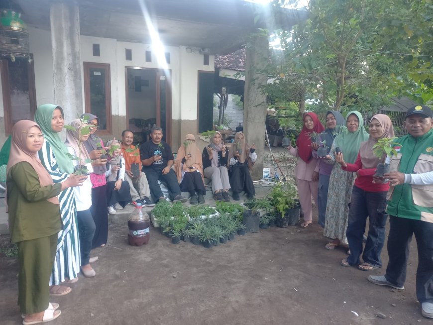 Hari Bumi Sedunia, BSI Situbondo Bagikan Bibit Gratis, Dorong Ketahanan Pangan