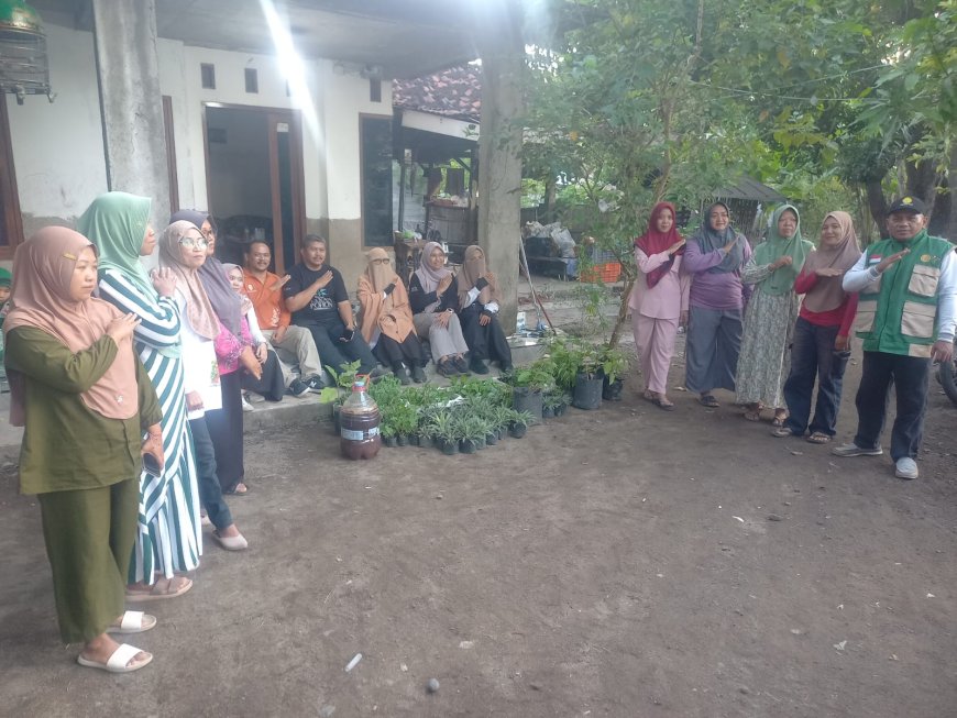 Dukung Indonesia Asri, Camat Panji Luncurkan Gerakan Panji Glowing Sampah