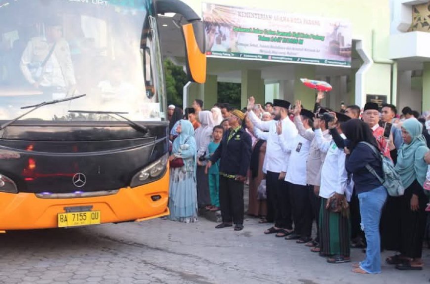 Fadly Amran Lepas 386 Jemaah Haji Padang, Titip Doa Kemajuan Kota
