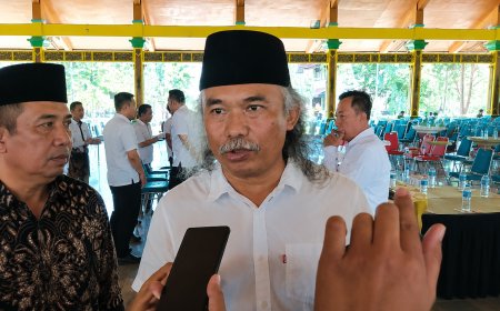 Pembinaan DPMD Bangkalan, Ki Klungsu Soroti Pentingnya Kemandirian Ekonomi Desa