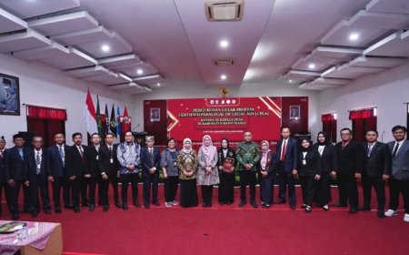 46 Kepala Desa Banyuwangi Dikukuhkan Sebagai Paralegal, Bupati Ipuk Minta Kades Hadirkan Restorative Justice