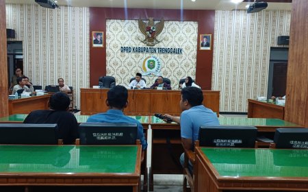 Jalan Bendungan Trenggalek Rusak Parah, Warga Soroti Aktivitas Tambang