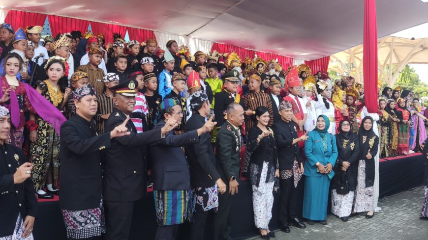 Bupati Lamongan Terharu, Penampilan Siswa Warnai Hardiknas 2026