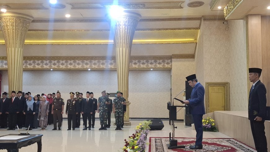 Lantik Pj Sekda Baru, Bupati Jember Tekankan Percepatan Pembangunan dan Pembenahan Data Kemiskinan