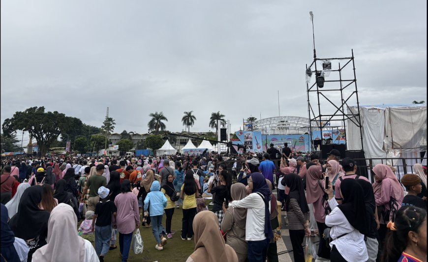 Puluhan Ribu Warga Padati Alun-Alun Jember, Karnaval SCTV 2026 Picu Lonjakan Ekonomi