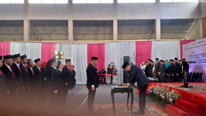Lantik 734 Kepala Sekolah, Gus Fawait Titip Pesan agar Tidak Ada Anak Jember Putus Sekolah