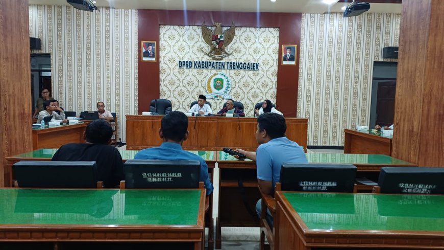 Jalan Bendungan Trenggalek Rusak Parah, Warga Soroti Aktivitas Tambang