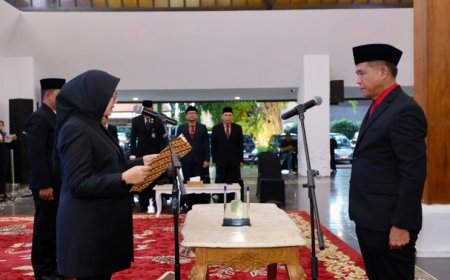 Bupati Ipuk Fiestiandani Lantik Suyanto Waspo Tondo Wicaksono Sebagai Sekda Banyuwangi