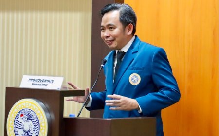 Raih Gelar Doktor, Gus Fawait Tekankan Anggaran Harus Jadi Instrumen Pengentasan Kemiskinan