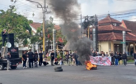 Unjuk Rasa Aliansi Banyuwang Menggugat Tuntut Pemerintah Hentikan Pemborosan APBN