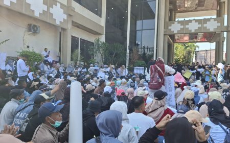 Demo Susulan di DPRD Jember, Massa Pendukung MBG Minta Pengawasan Program Prioritas Presiden